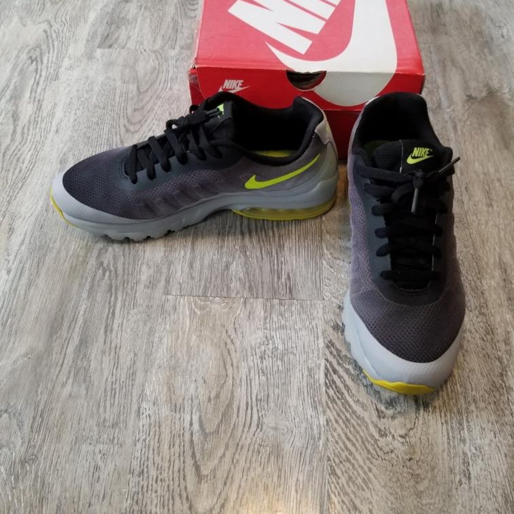 Air Max 95 sneakers size 10 color black & gray